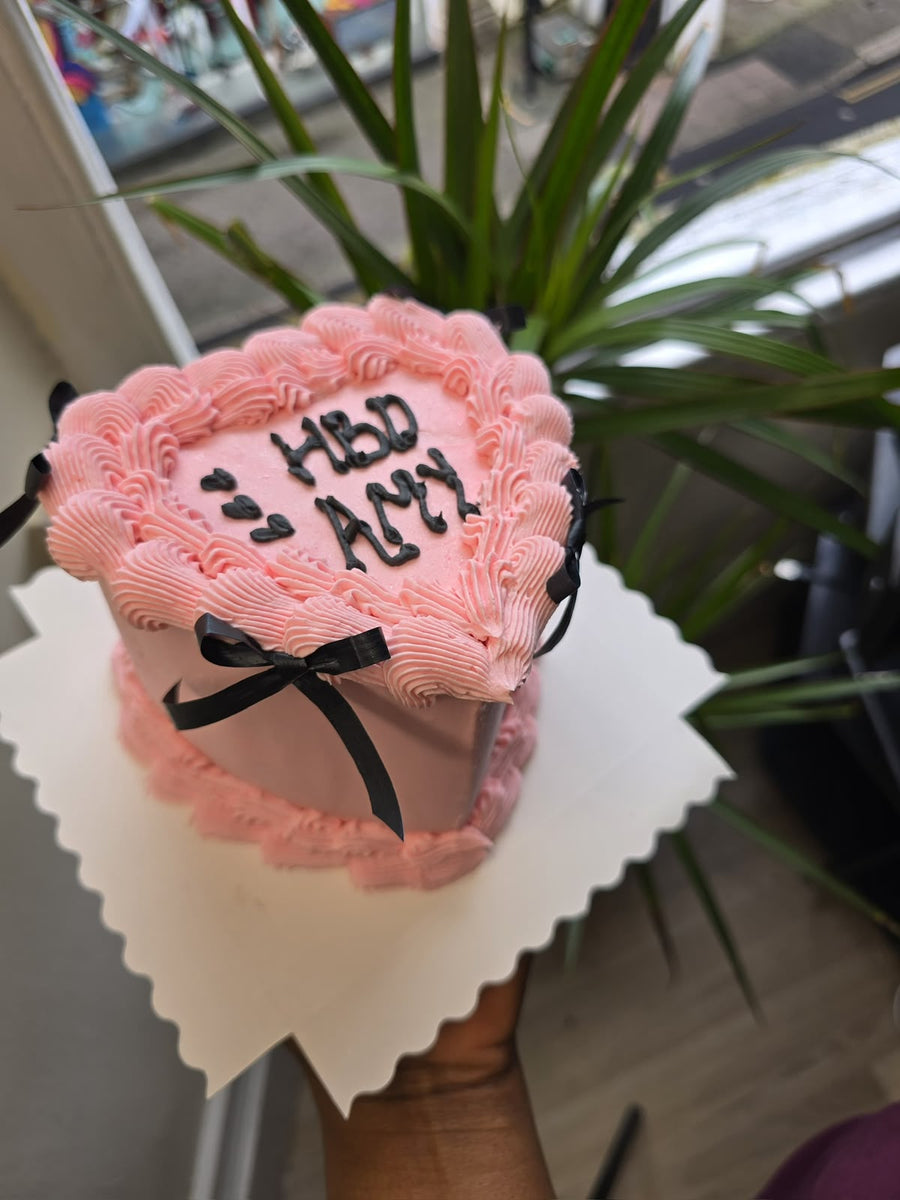 Bow Vintage Cake